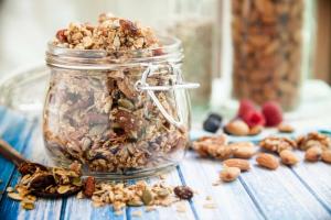 Granola for breakfast: what is useful and how to cook