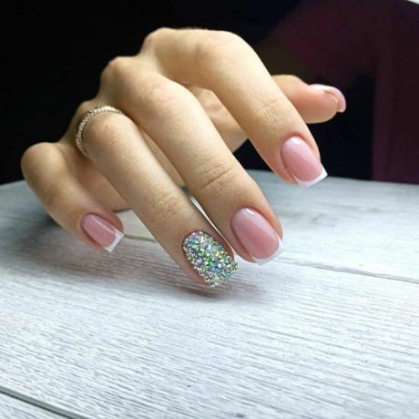 To coat became elegant and festive - decorate one nail with sparkling rhinestones.