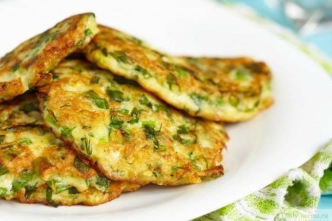 Zucchini pancakes for losing weight: recipe step by step