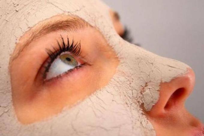 How to remove bruises under the eyes: TOP-3 effective masks
