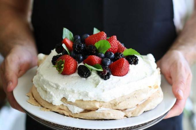 Natural berry meringue recipe step by step: cooking in the oven