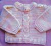 Knit needles pullover for infants with a fastener shoulder: texte
