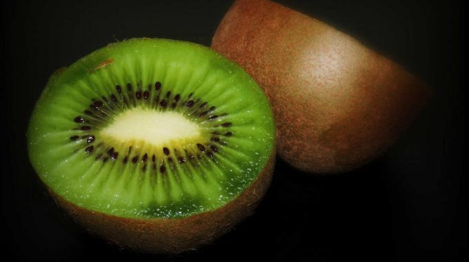 Kiwi fruit - kiwi
