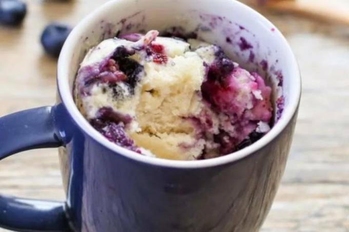 Berry cupcake in a mug recipe step by step: how to cook in 5 minutes