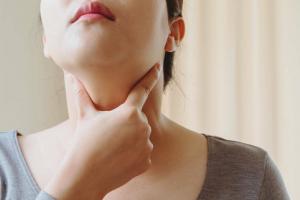 How to check your thyroid gland at home: 4 easy tests