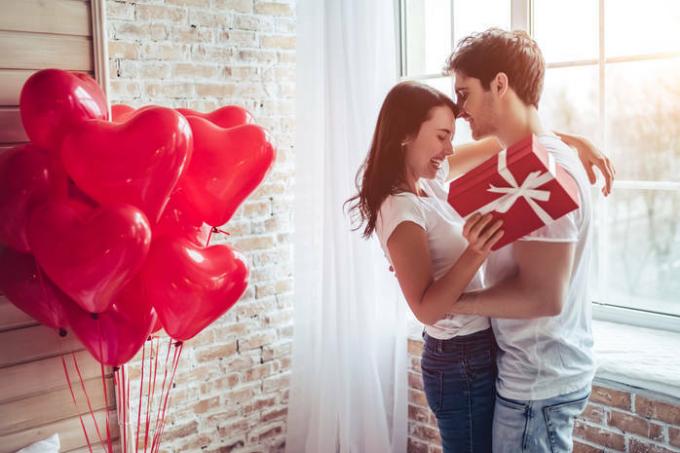 7 romantic ideas on how to decorate your home for Valentine's Day with your kids