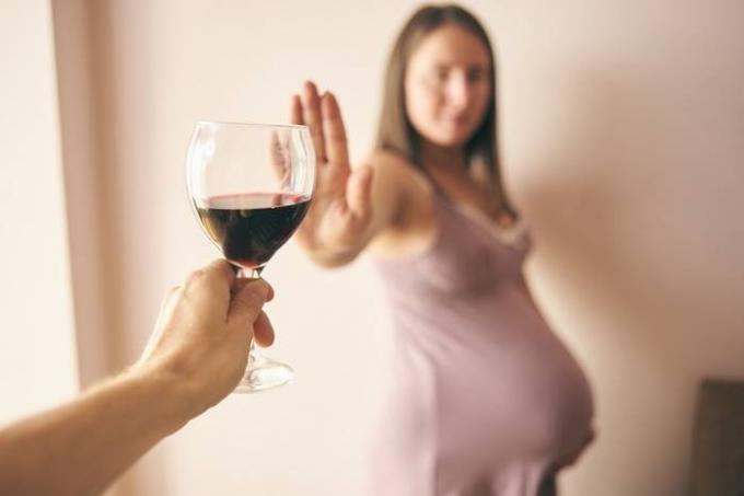 Safe dose of alcohol during pregnancy is not: scientists about the fetal brain