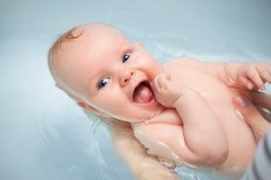 How to bathe a newborn: every mother should know