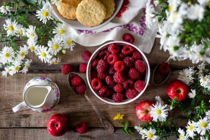 Summer berry soufflé recipe step by step: how to cook in 10 minutes