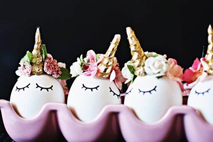 Crafts for Easter with their hands: lovely unicorn eggs