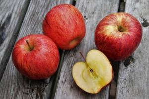 5 reasons why you need to eat apples