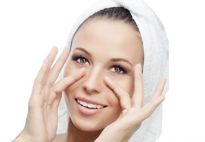 Facial massage with a soft, circular movements and minor skin tingle