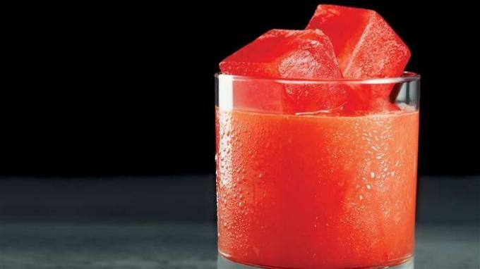 Tomato juice with ice