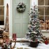 How to decorate a Christmas tree beautifully: fashion trends in Christmas tree decor