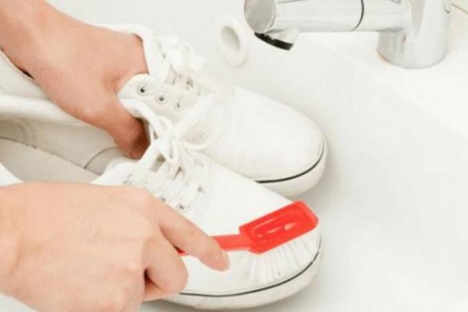 How to repair white sneakers: top tips