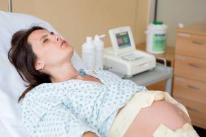 Top 10 ways to reduce pain in childbirth with the help of Chinese acupressure