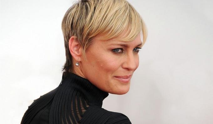 In April, Robin Wright celebrates 52 years. And it still looks great!