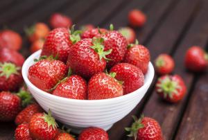 Strawberries in pregnancy: how much to eat, to avoid danger