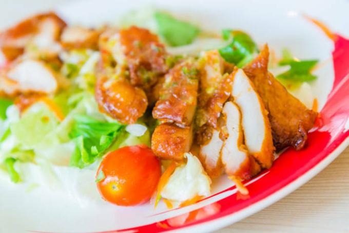 What to cook for schoolchildren's dinner: spicy salad with chicken in soy sauce