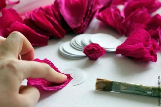 How to make do-it-yourself corrugated paper tulips: step by step instructions