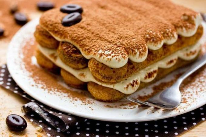 What to cook while losing weight on a diet: diet tiramisu
