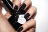 Black nail polish on short nails - a chic option for every mood