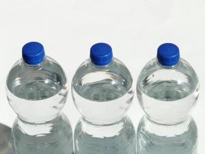 Drinking, dining, mineral, therapeutic: what packaging and what water is better